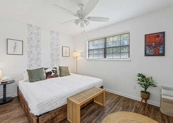 Сasa de vacaciones Tally's Sapphire Sleeps12 Near Fsu, Capitol, Golf Club With Game Room, Projector And Patio