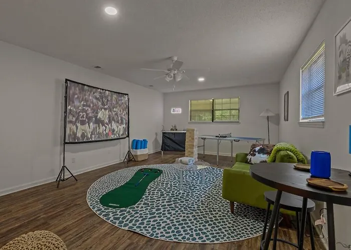 Сasa de vacaciones Tally's Sapphire Sleeps12 Near Fsu, Capitol, Golf Club With Game Room, Projector And Patio *